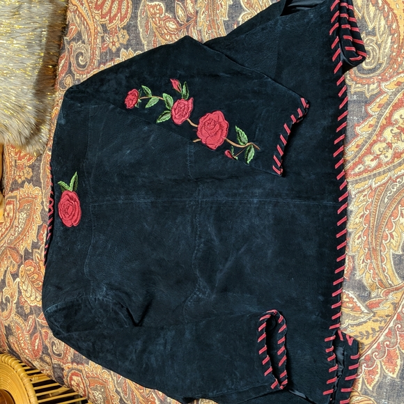 100% leather suede jacket with whip stitching and rose embellishments - Picture 6 of 10